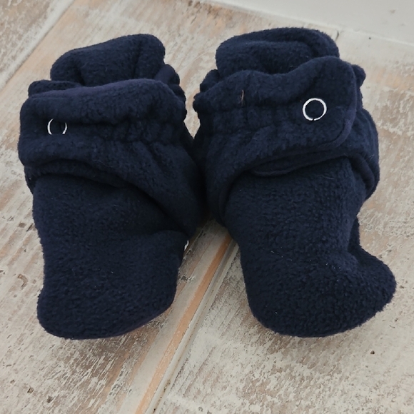 NWT Ro+Me By Robeez Cozy Navy Baby Booties‎ 12-18 Months - Picture 1 of 4